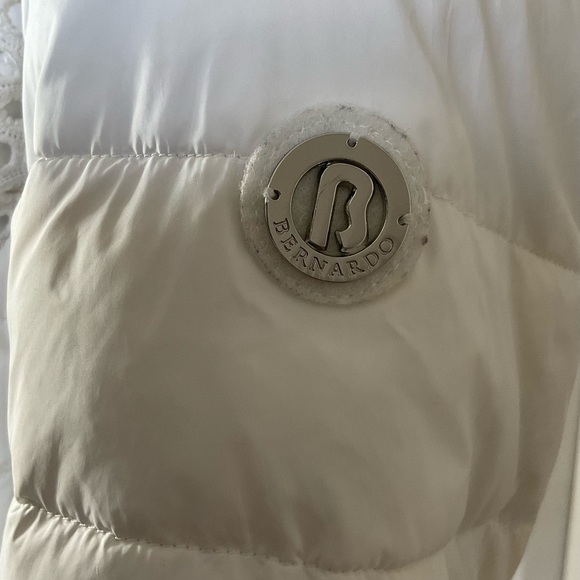 Bernardo Primaloft womens Size Medium puffer jacket White Lace Trim Detail - Picture 5 of 13